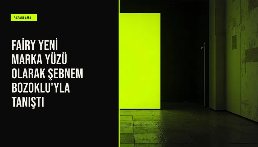 Fairy markasının yeni yüzü oyuncu Şebnem Bozoklu, bulaşık deterjanı kampanyasında ürünlerle birlikte poz veriyor