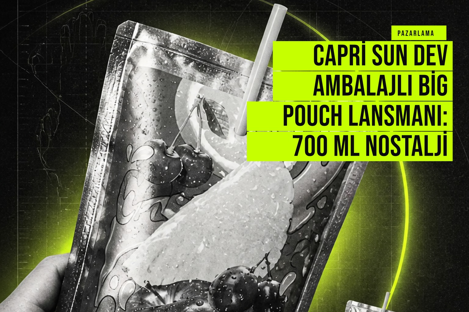 fotoğraf, Capri Sun'un yeni 700 ml'lik Big Pouch ambalajını gösteriyor; klasik meyve suyu paketi yerine üç kat büyük, dikkat çeken bir paket.