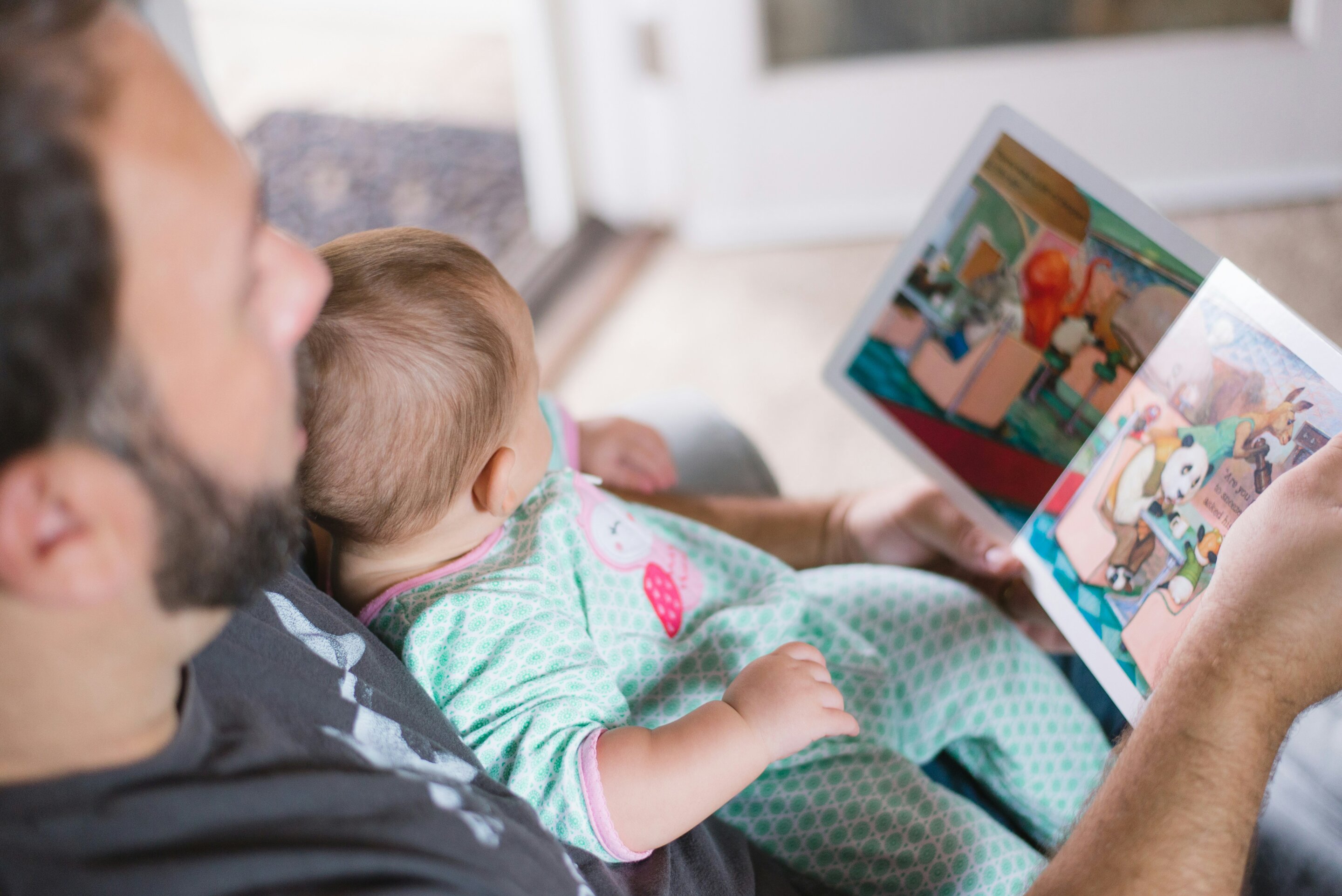 Bebek ve küçük çocuklarla kitap okuma: Etkili yöntemler
