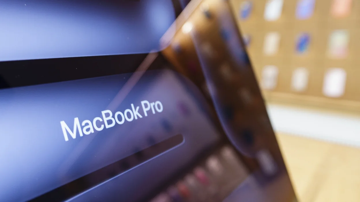 Apple dokunmatik MacBook Pro’yu Ekim’de tanıtabilir