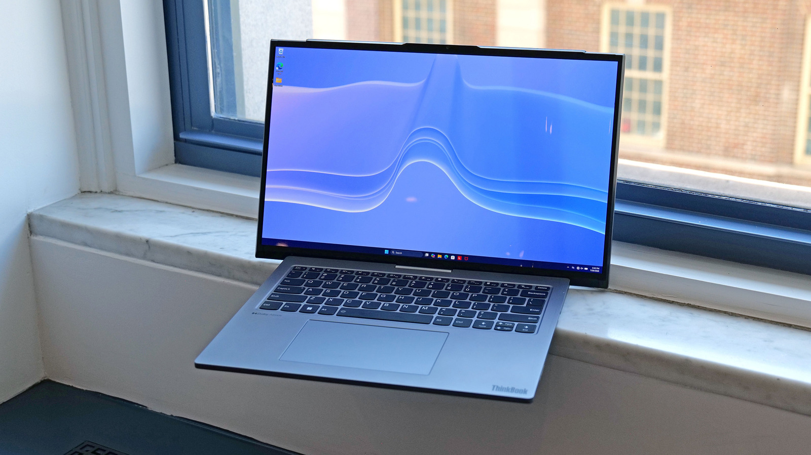 Lenovo'nun esnetilebilir ekranlı dizüstü konsepti Project Swan tanıtıldı