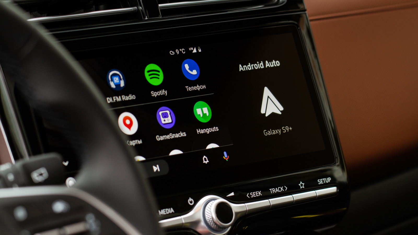 Android Auto neden sesini kendi kendine kısıyor? Sebebi sandığınız gibi değil