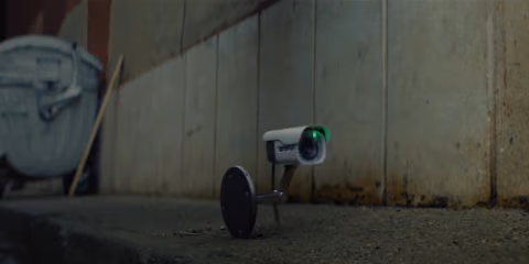 Peugeotun sevgi dolu reklami bir kameranin arabaya karsi icten aski