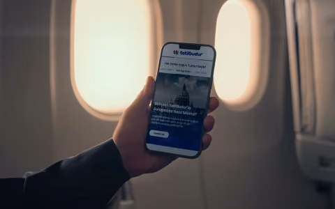 Tatilbudur mert firatin yer aldigi yeni bir reklam filmini yayinladi