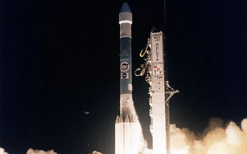 Nasa 15 milyar mil uzaktaki voyager 1i tekrar hayata dondurdu