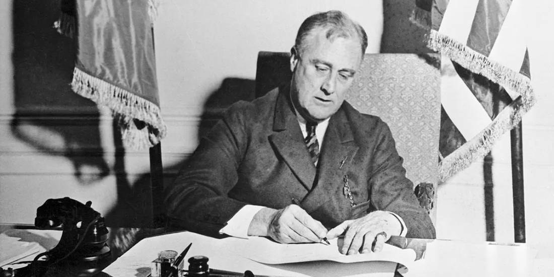 İkinci Dünya Savaşı’nın başında, Franklin D. Roosevelt’e Alman nükleer silah araştırmaları konusunda uyarıda bulundu.