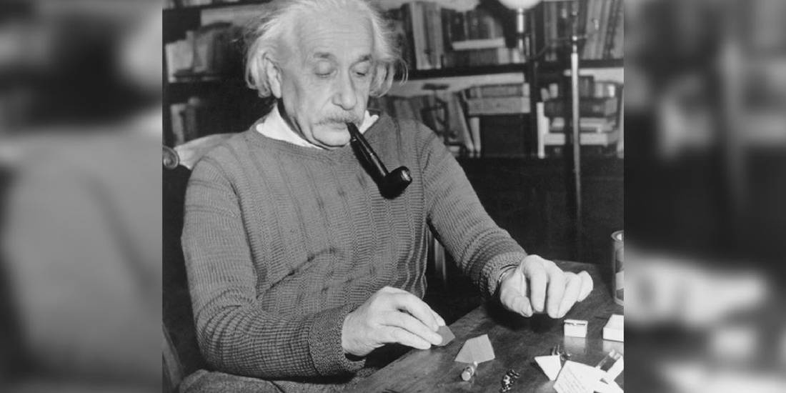 Fotoelektrik etkinin açıklaması ile Nobel Ödülü’nü kazandı.